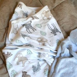 2 arden+anais Baby Swaddles 0-3 Months